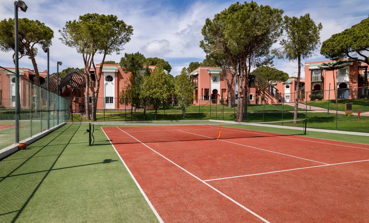 Теннисный корт